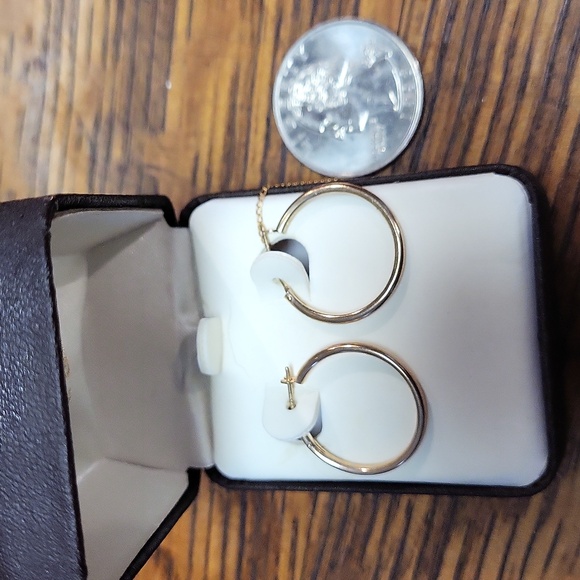 14 KT YELLOW GOLD HOOP EARRINGS BRAND NEW - Picture 3 of 3